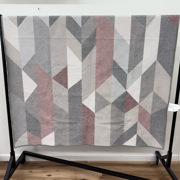 Ruggable Other - Ruggable Modern Geometric Patterned Furniture Cover